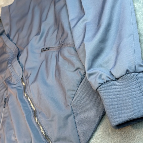 🎯NWOT Gymshark Lo Bomber Jacket Steel Blue Size Small - Picture 2 of 12